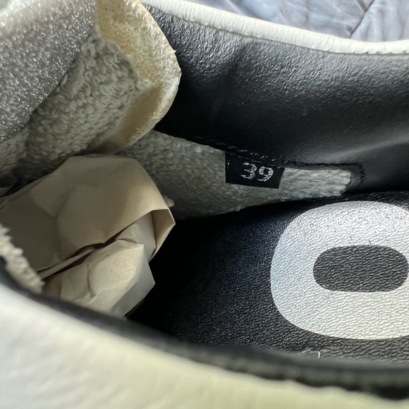 P448 John low top sneaker like new women’s 8.5 - Picture 9 of 9